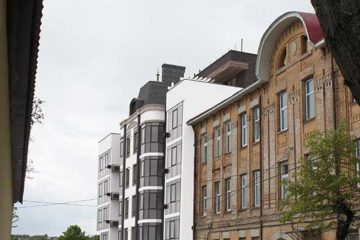 Многоквартирный жилой дом со встроенными помещениями общественного назначения (фото 1)